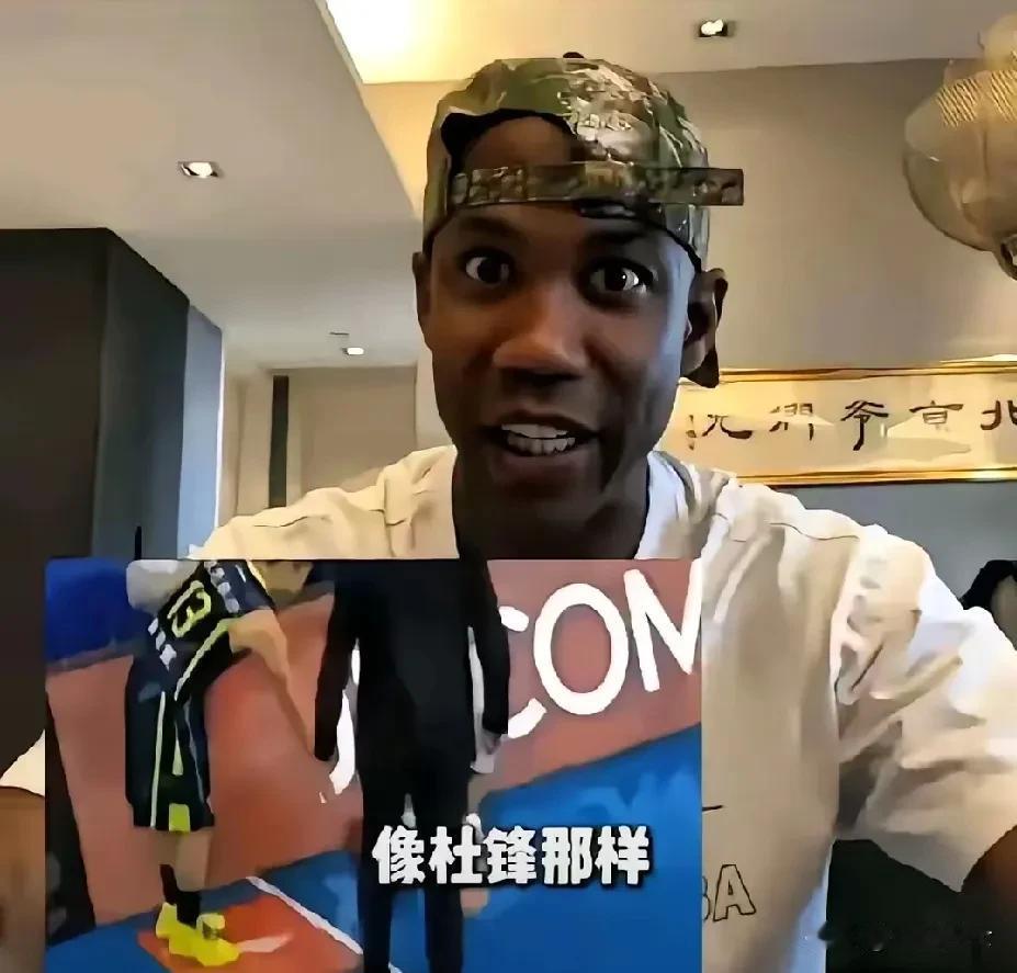 辽宁球迷又跪舔上了[捂脸]

马布里说杜锋场边绊脚，辽宁球迷却跪舔上了，当年马马