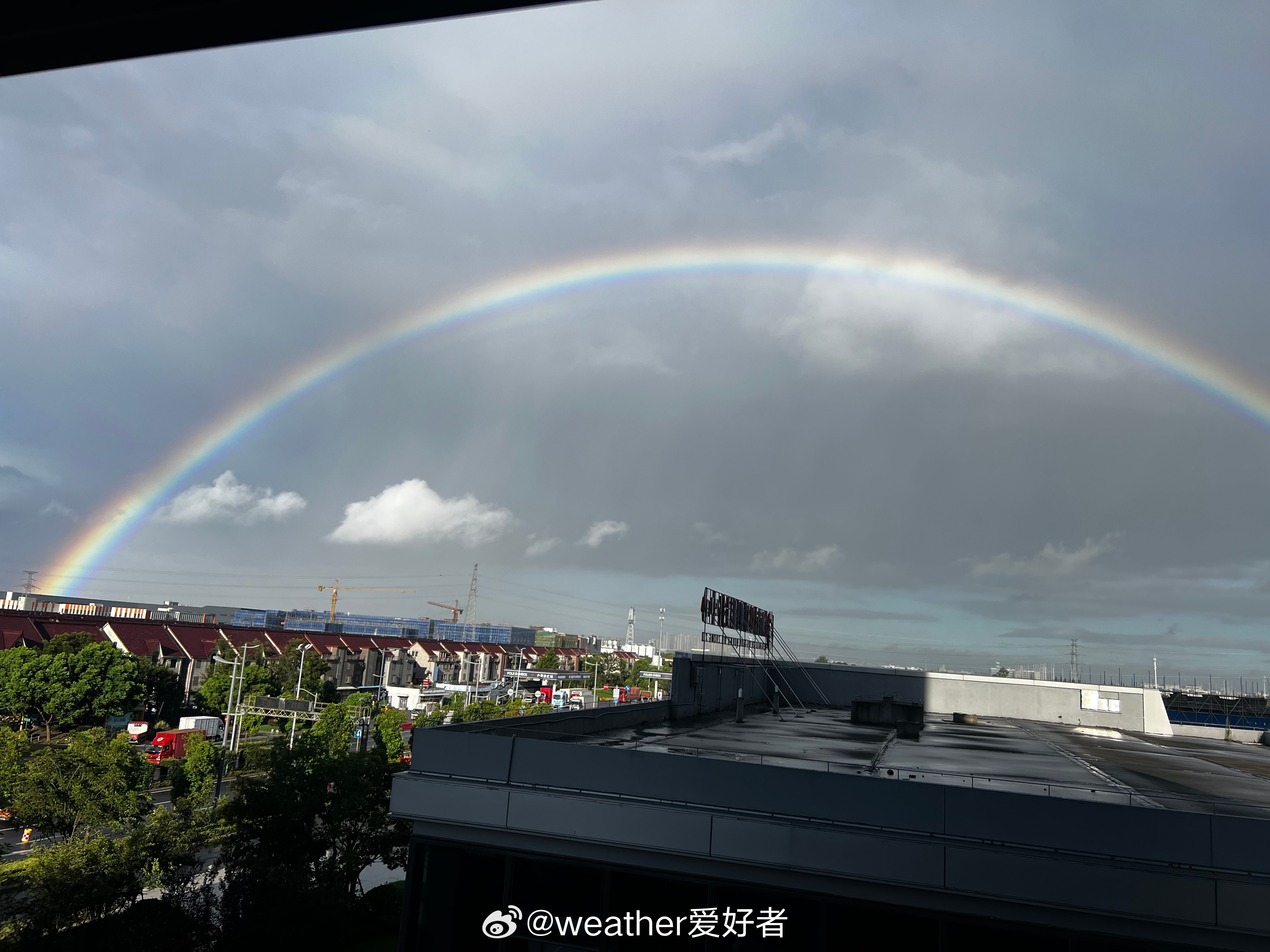 彩虹 今天早晨，浙江嘉善惠明街道附近的雨后彩虹