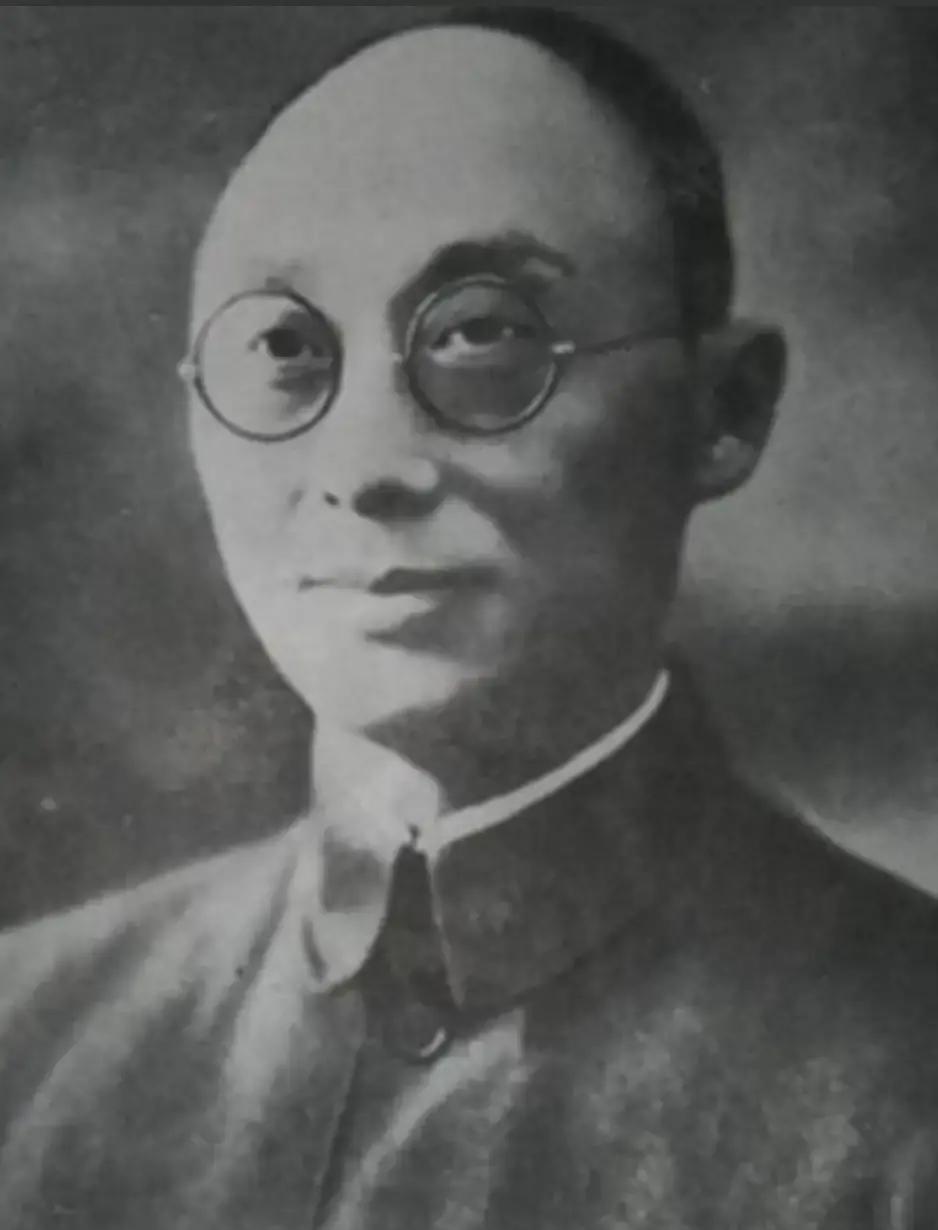 1939年，蒋介石送他去当炮灰，想借刀杀人，谁知他带川军在大洪山"推磨"，硬是拖