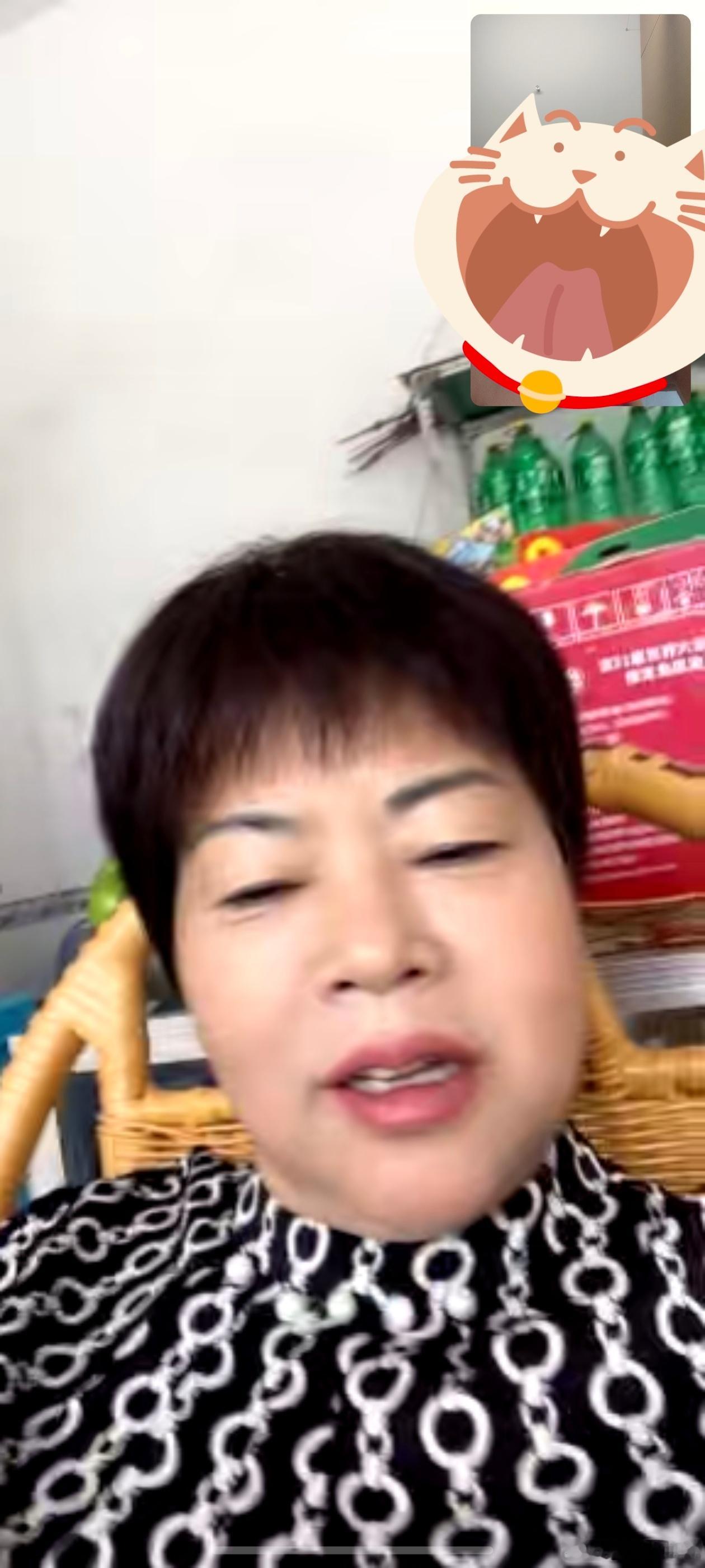 今天妈妈视频告诉我一个喜讯，家里的鸡开始下鸡蛋了，然后让我去买个烧水壶，要给我寄