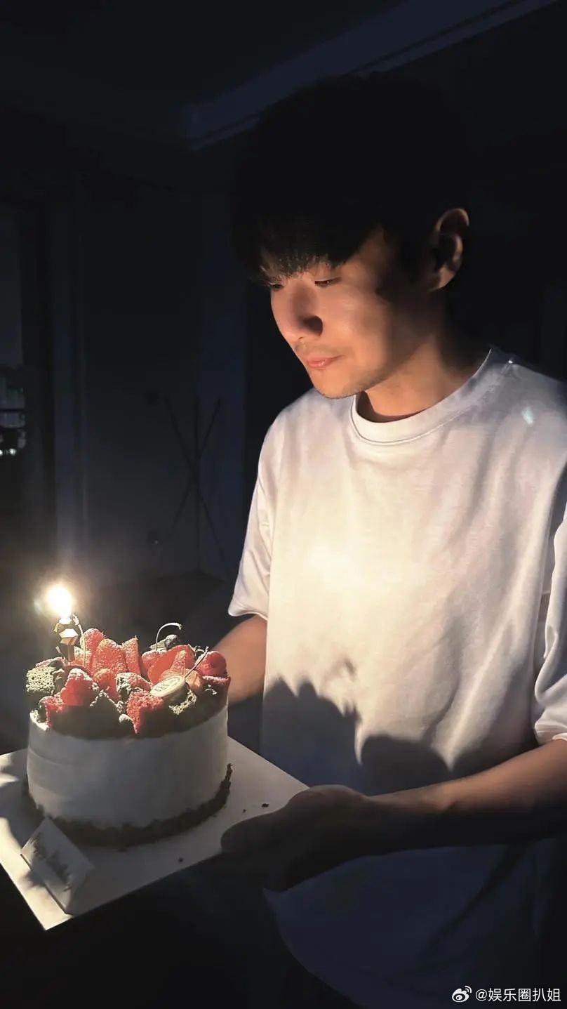 李荣浩涨粉李荣浩单日涨粉近30万！亲自下场硬刚版权，不甩锅、不装腔，这才是原创音