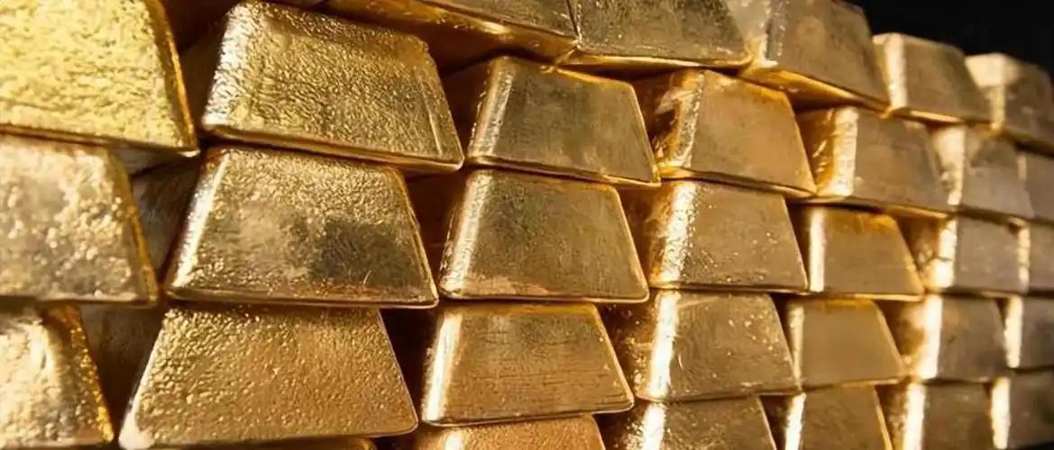 各国黄金大逃离！近日，多国开始集体 "撤离" 美国，把压箱底的黄金往回搬。荷兰央
