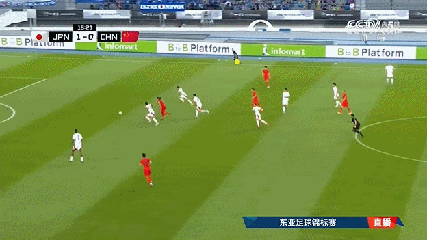 错事良机！张玉宁抢断形成单刀机会被扑出，韦世豪补射打偏 国足vs日本东亚杯热点现