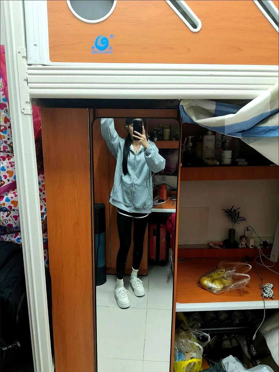 老公到底能不能穿自己老婆的内裤？
话说回来，这种轻薄透气的设计其实和日常穿搭需求