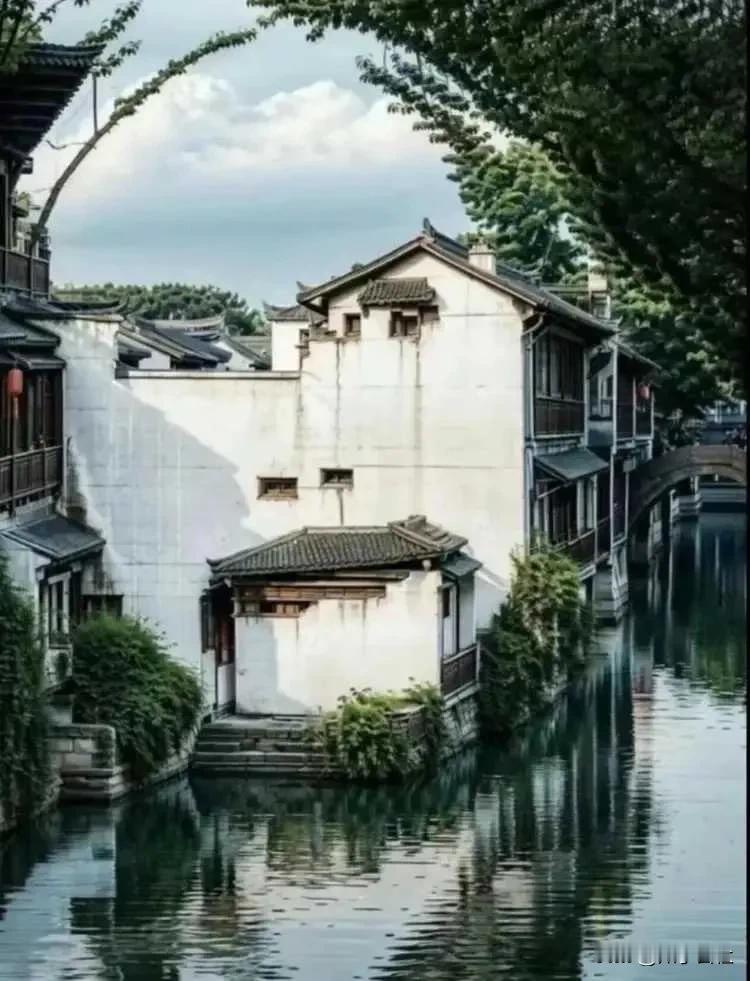 楼市利好消息不断，但是有个问题必须说一下，既然是支持房地产，为何存量房利率不能立