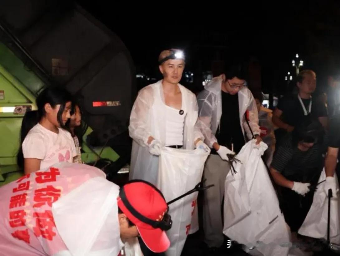 【8月8日凉山火把节吴克群冲上热搜！30万人狂欢后的这一幕，看哭网友】

“86