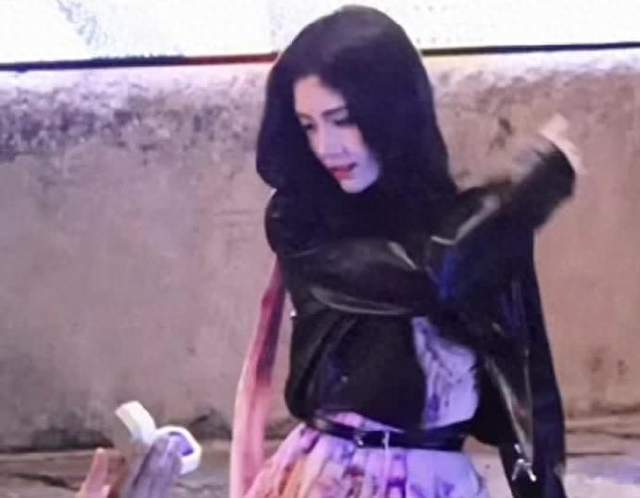 鞠婧祎新剧高光出圈，扇巴掌名场面气场全开，大女主演绎看得过瘾