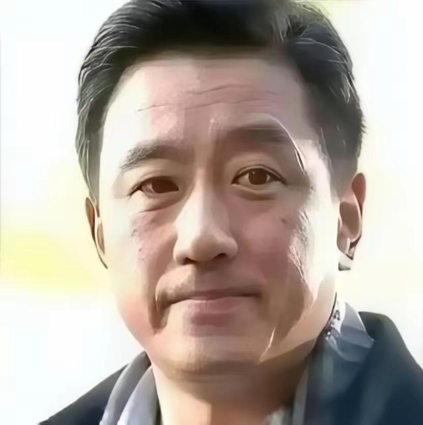 一名演员，戏拍了七成，突然提出片酬翻倍，不满足就罢演。流传版本说导演二话不说，将