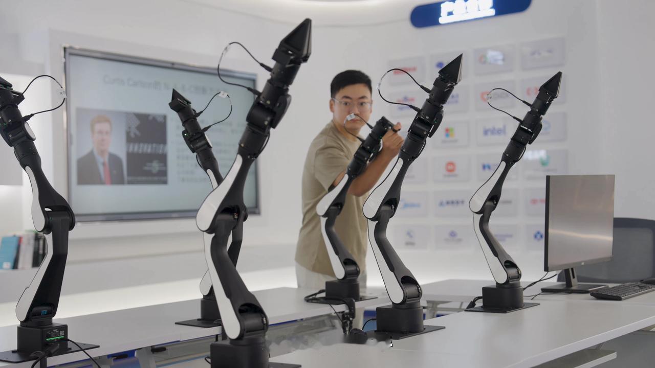 AI 技术的普及正在改变我们的生活，但很多人没意识到的是，最终真正推动 AI 应