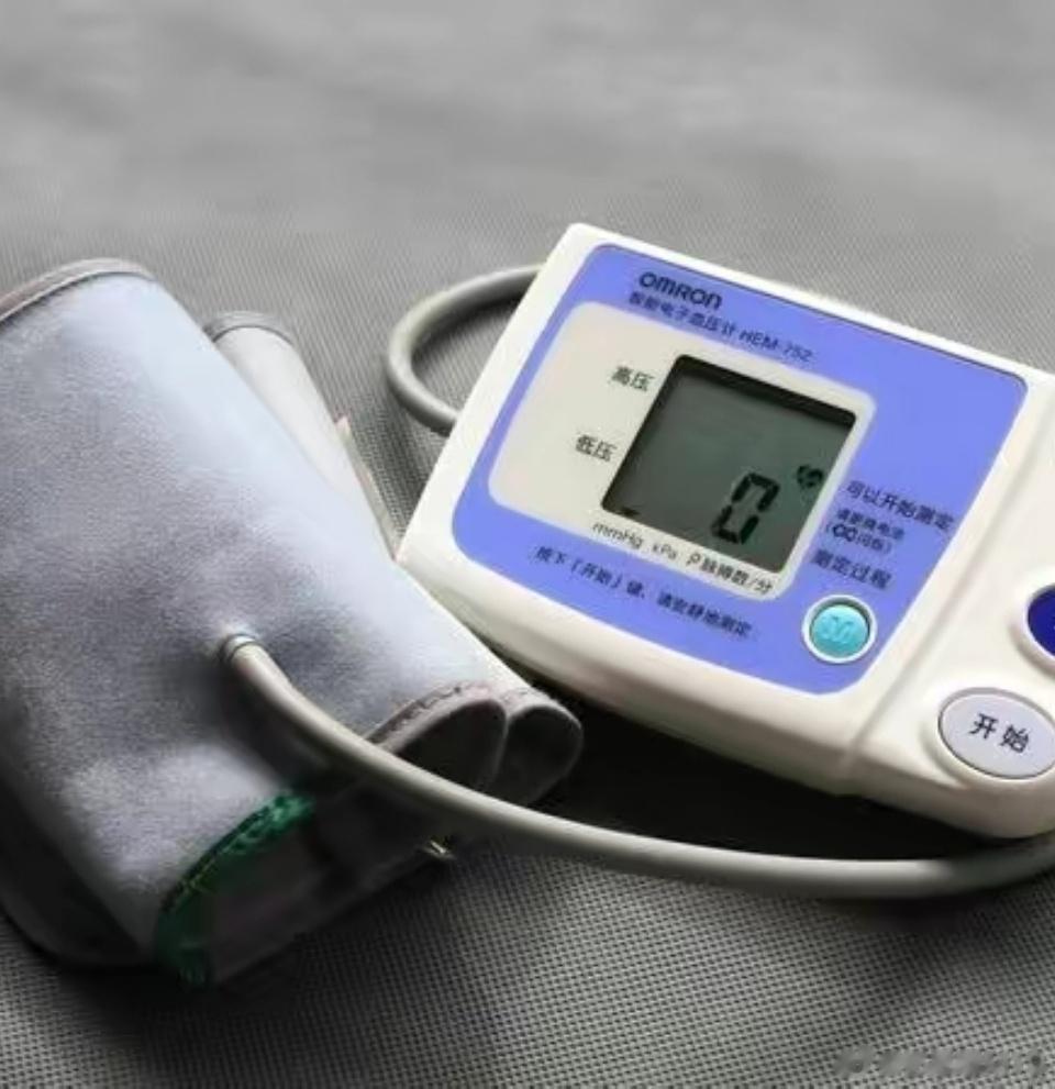 老年高血压危象如何预防？1.避免动物脂肪、高糖、高盐、过度饮酒等。2.必须减肥。