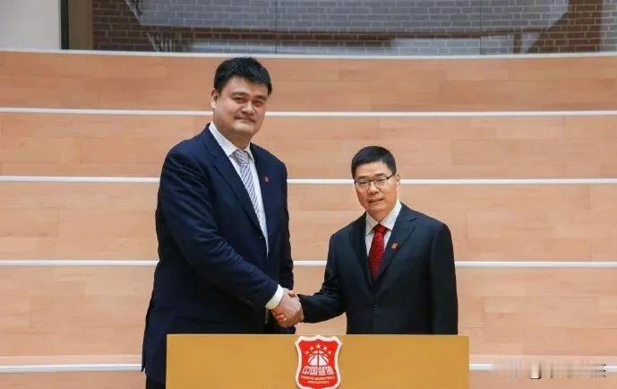 姚明卸任，说了3句肺腑之言。

1.对篮球的热爱从未改变，以后也不会变。

2.