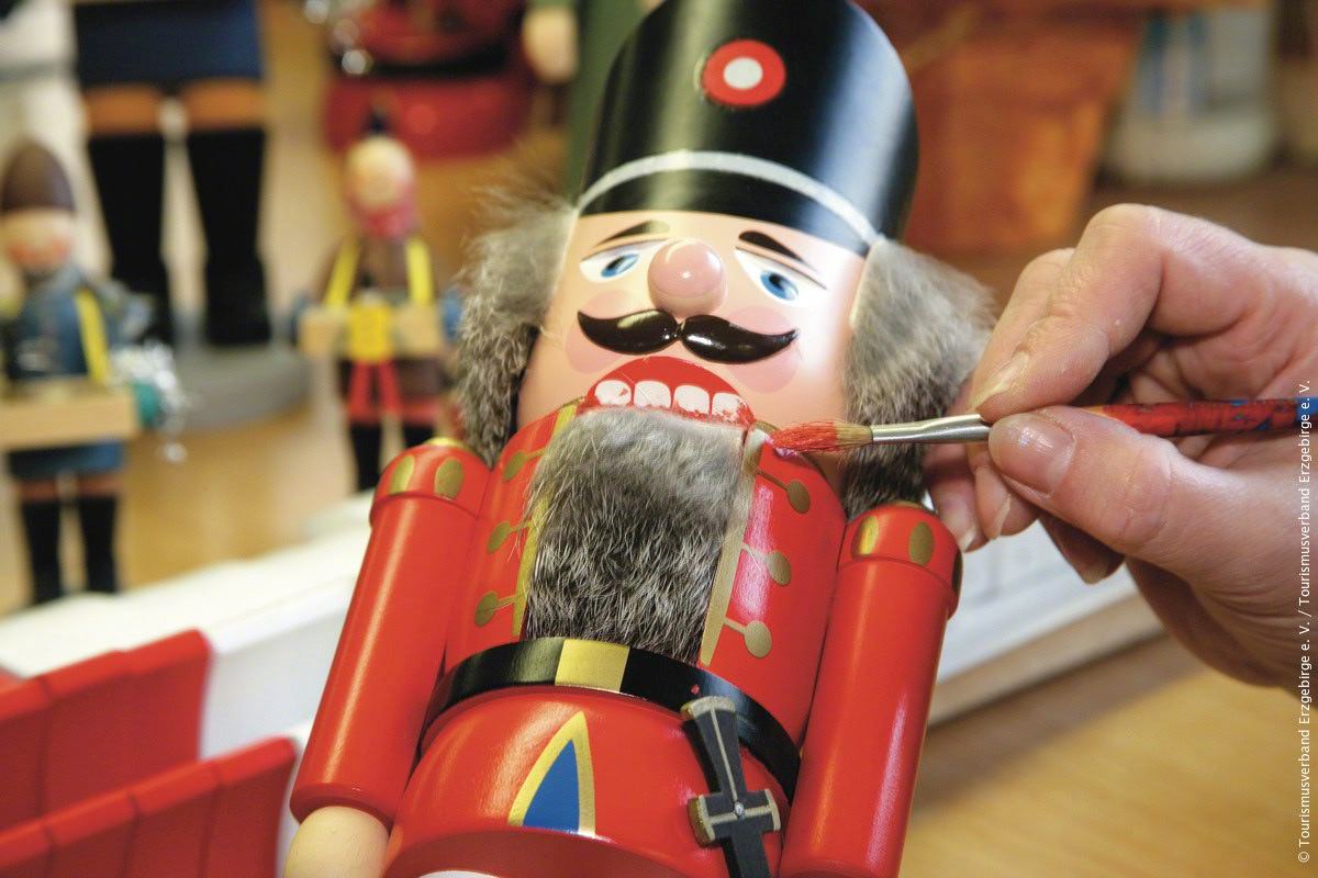 【这里是德国】我们这样过圣诞。胡桃夹子其真实身份原是一种用来夹碎胡桃的工具。后来