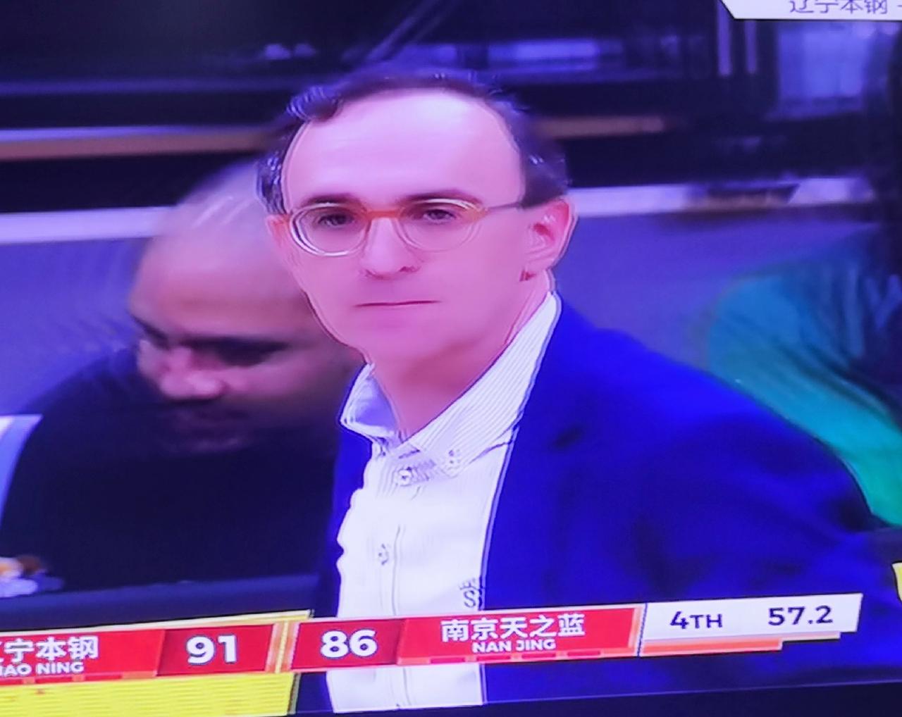 没想到今晚布罗金顿成了辽宁队的救星。
说实话，今晚辽宁队与南京队的比赛，4名外援