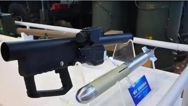 美军最恐惧的噩梦来了！中国“袖箭”导弹震惊全球，3万元一发重量不足4公斤，仅有黄