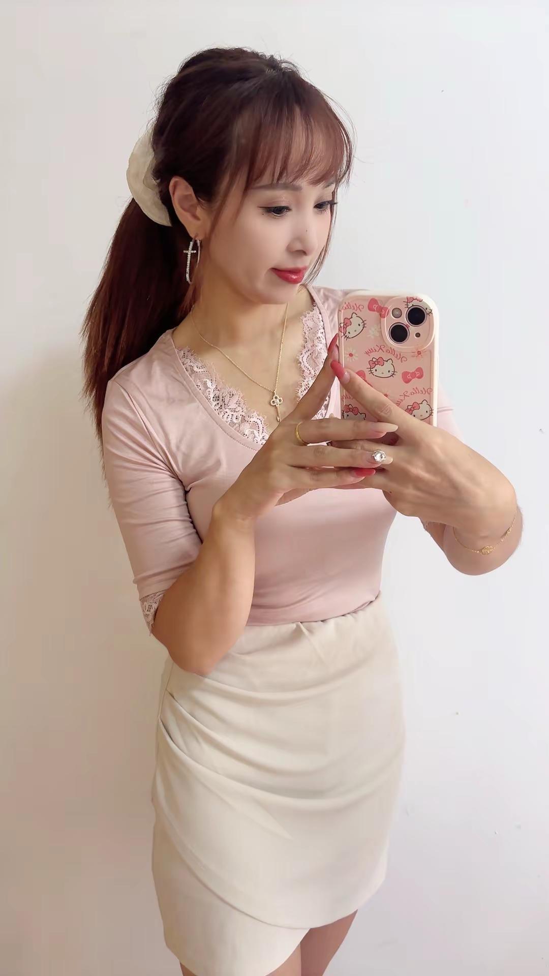 离开错的人，才是重生的开始。以前我总以为，婚姻就是两个人搭伴到老。后来才发现，好