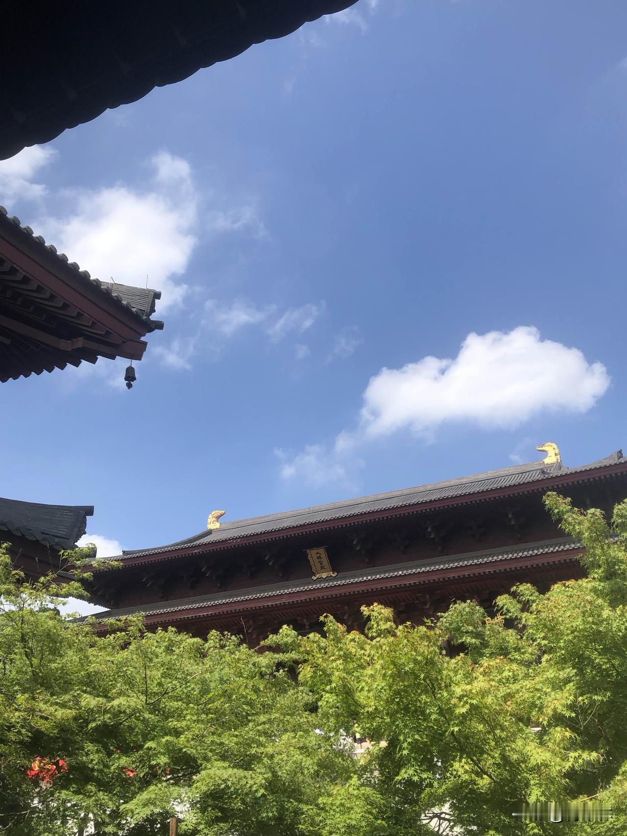 今天天气真好，打卡南京牛首山佛顶宫，果然名不虚传。古塔巍峨矗立，穹顶造型精巧华丽