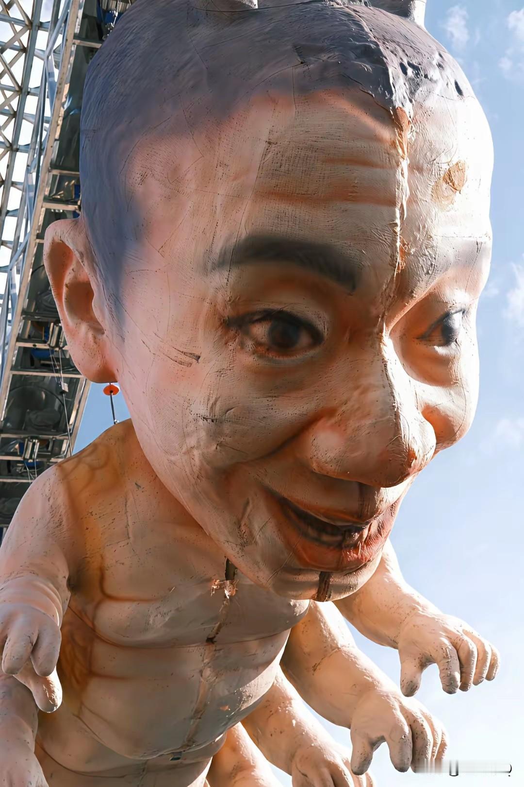 原来荒野之国的人形蜈蚣是根据二手玫瑰梁龙做的，难怪头上还做了两个小龙角。以前看梁