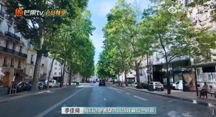 李佳琦[超话]李佳琦希望中国同胞对国货是自豪的 李佳琦格局打开！巴黎送货盼国货扎