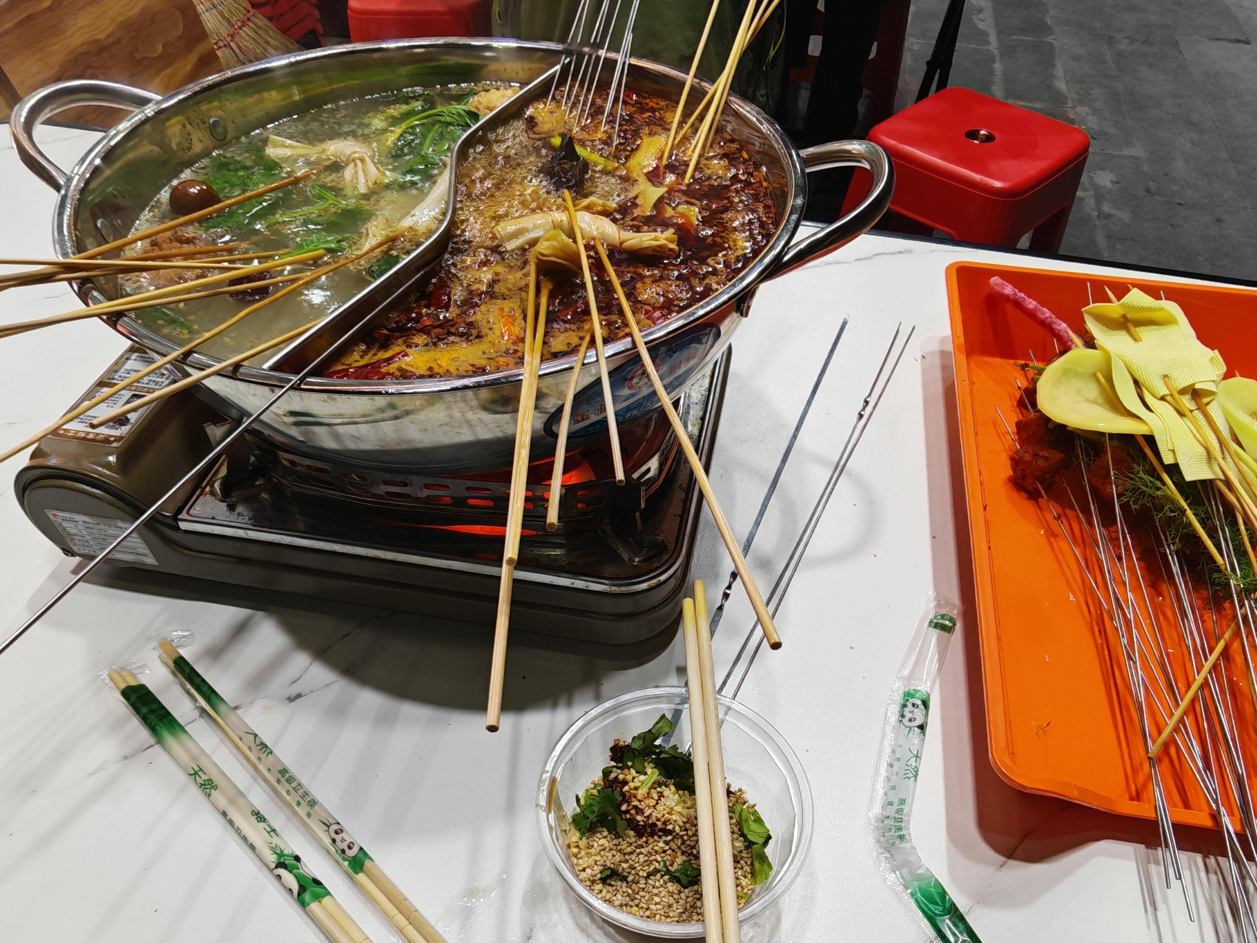 孤独到一个人吃串串。[跪了] ​​​