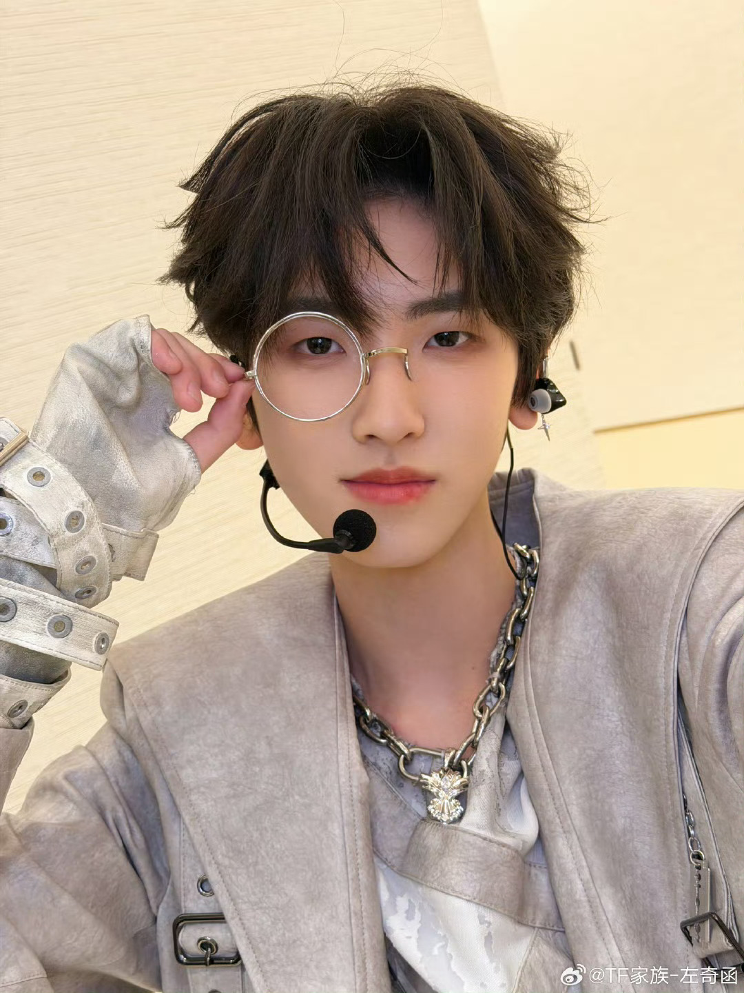 左奇函0319生日快乐💙左奇函 十六逐光揽星芒祝左奇函16岁生日快乐！少年赤诚