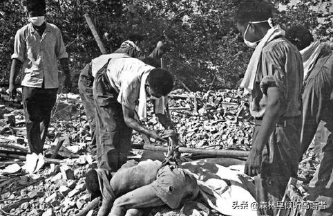 1976年7月28日凌晨三点四十二分，7.8级强震骤然撕裂唐山大地。持续二十余秒