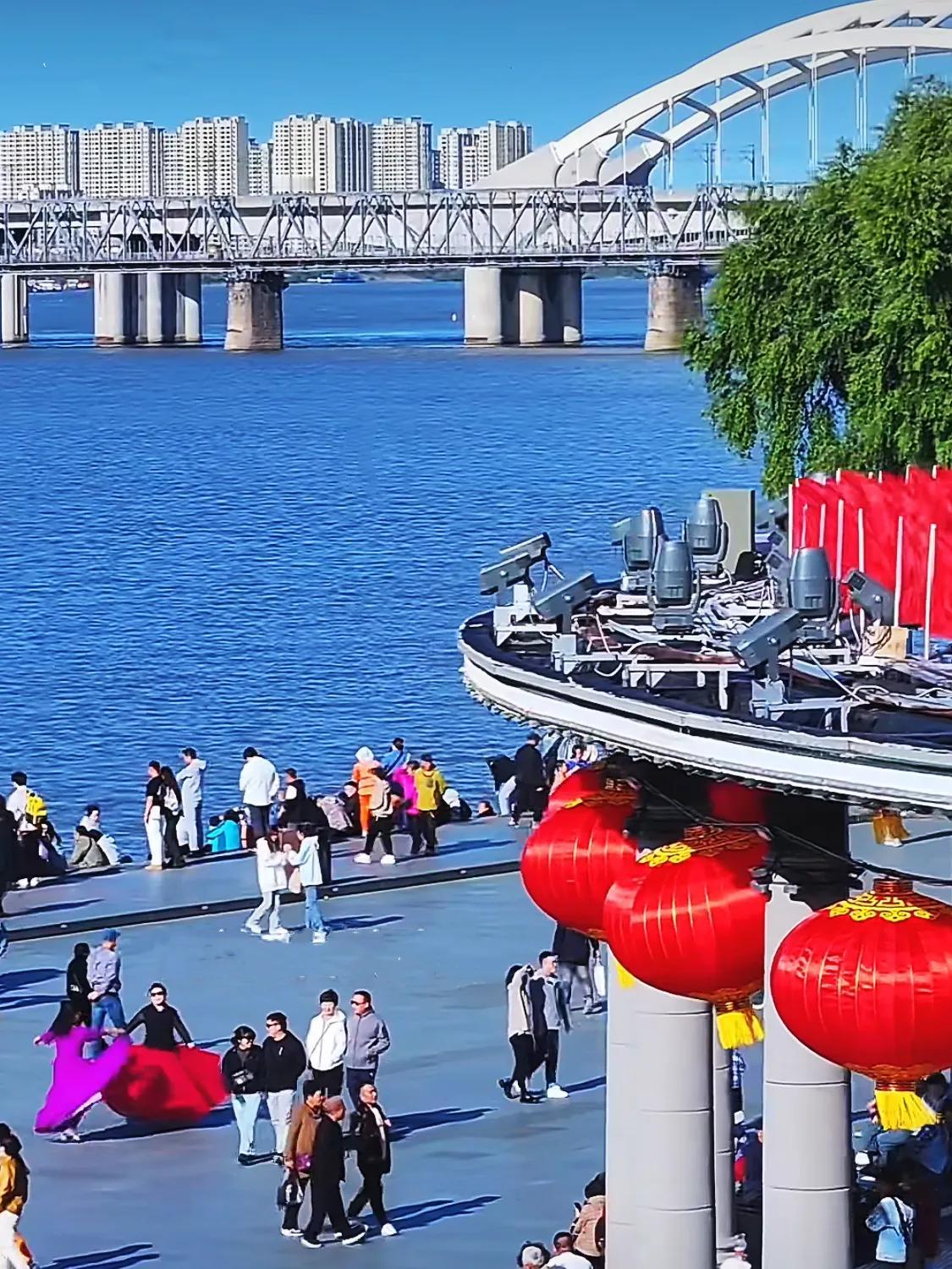 节日之前的江沿儿