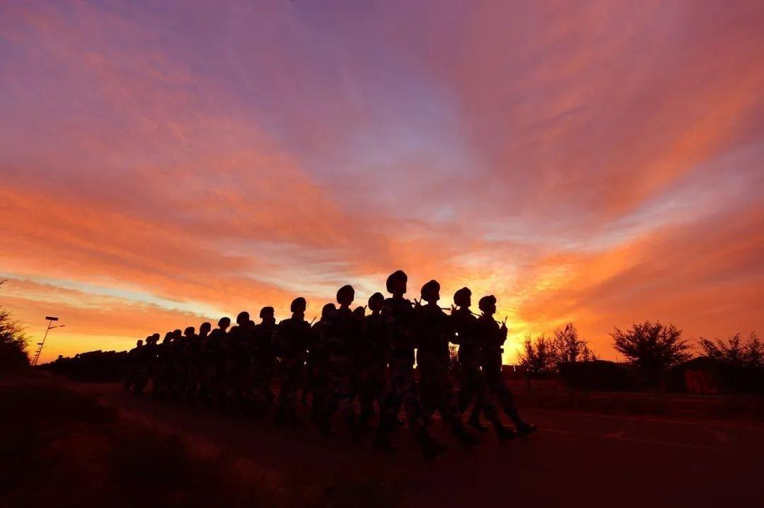 #东风快递[超话]##正青春火箭军##火箭军# 《回答》你问我为何投身军旅在这鸟