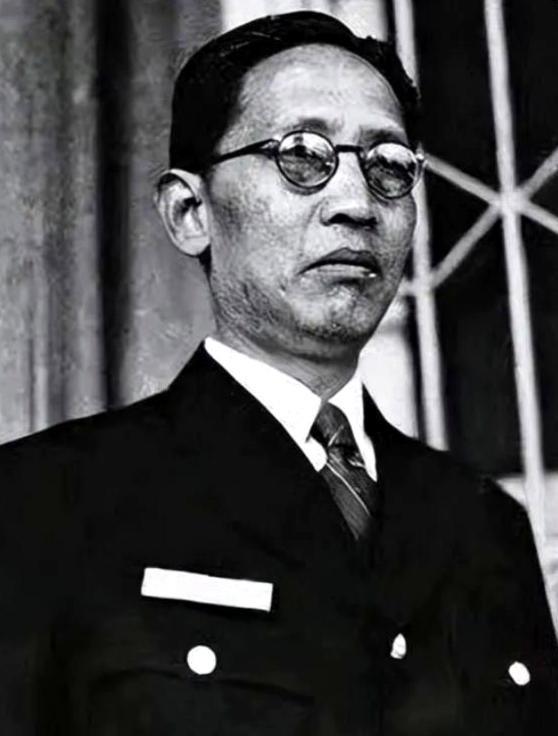 1949年1月，中统特务头目叶秀峰将2700根金条交予儿子，命其携往台湾。谁料其