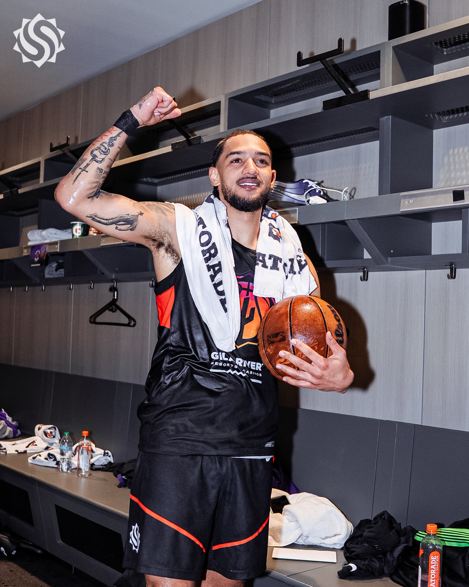 我们的G联赛后卫沙克尔福德在昨天球队赛季收官战中爆发，单场 26 投 16 中狂