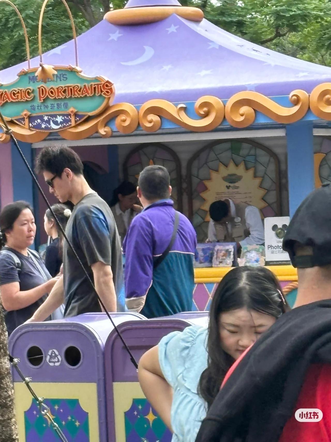 SWim进行时    『8823』20251211 香港迪士尼乐园偶遇掉落好拽的