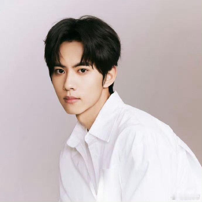 刘轩丞在线了刘轩丞上线吃自己的瓜曝刘轩丞跟女生去酒店从河南小城拼到现在不容易，住