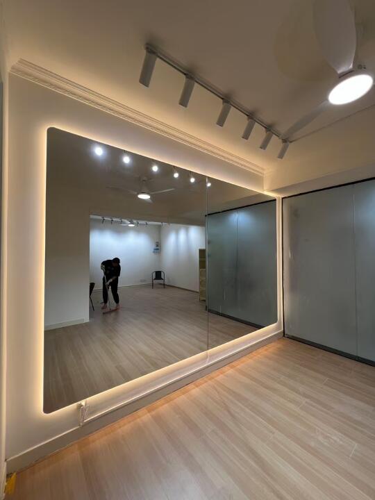 健身房智能镜安装好了，效果高级