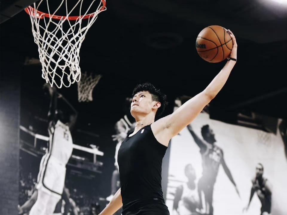 篮网双向合同稳了！曾凡博将出战NBA中国赛！

我国年轻球员曾凡博目前正在篮网训