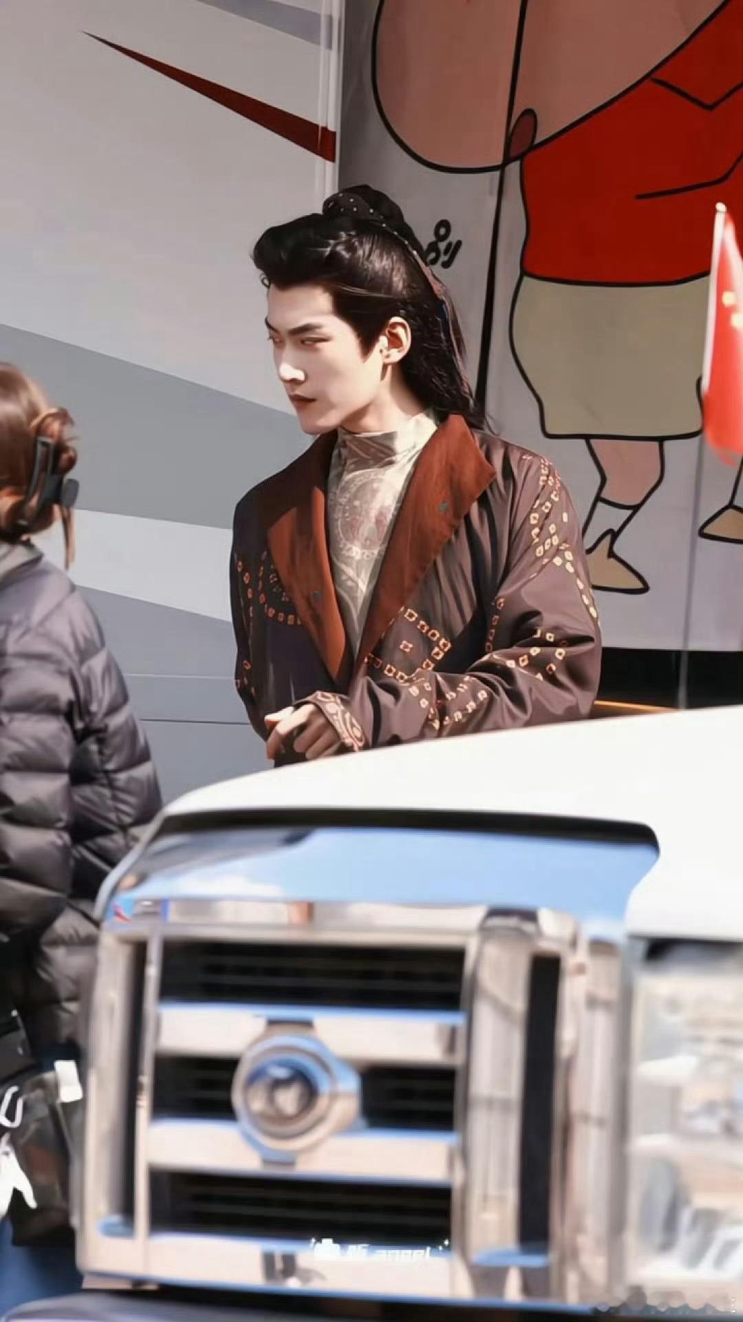 周柯宇《金吾不禁》今日路透，这剧热度挺高的。 ​​​