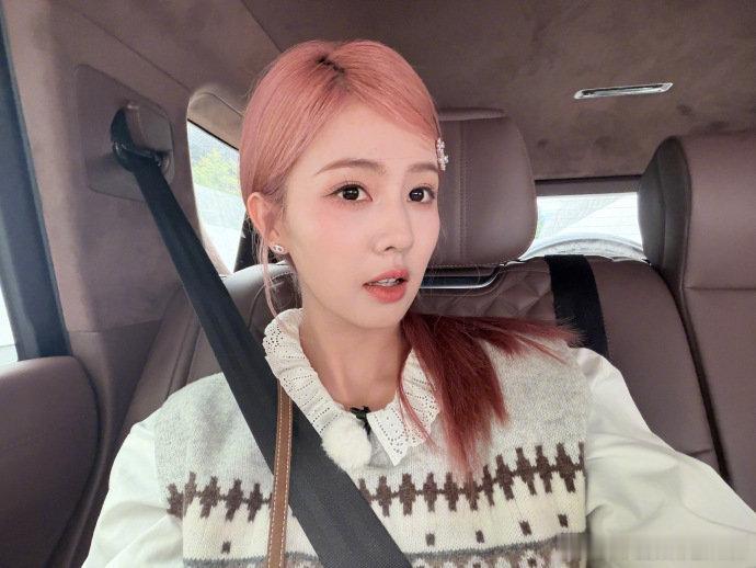 白鹿跑男西藏plog白鹿的西藏明信片 白鹿跑男西藏plog，是来自白鹿拍的跑男西