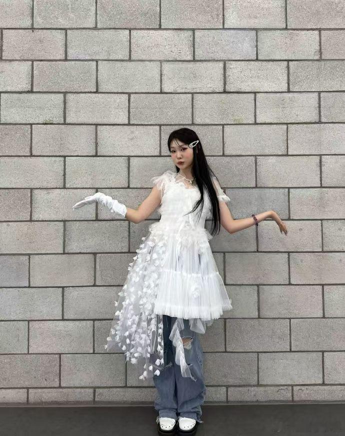 沈佳润星二代的不公平感小沈阳女儿韩国出道被喷