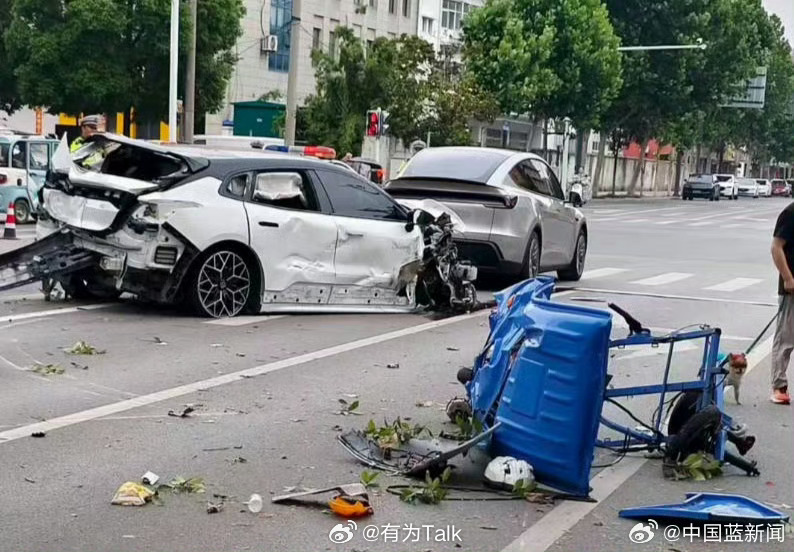 2名环卫工人清晨被撞目击者发声 疑似酒驾肇事逃逸，非常恶劣，这种东西不是不知道酒