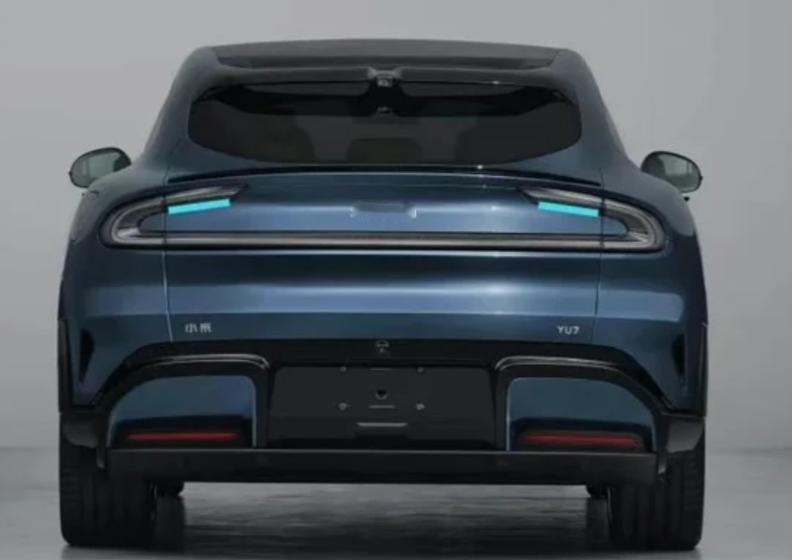 2022年才开始出现的智驾小蓝灯，现在也越来越普及了，像理想、小米、小鹏这些大厂