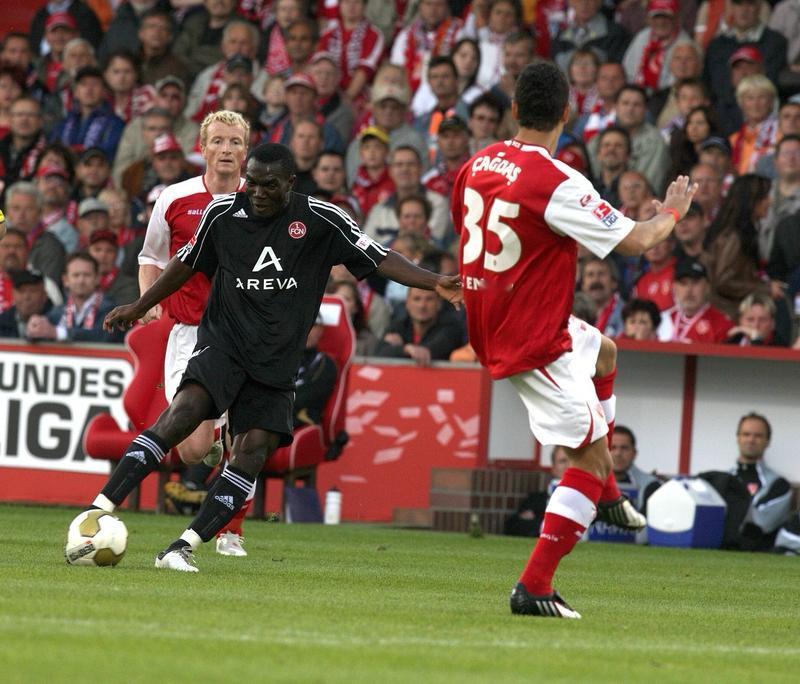 官宣！邵佳一接掌国足帅印，携德系班底破局？

国足新帅敲定！45岁邵佳一正式上任