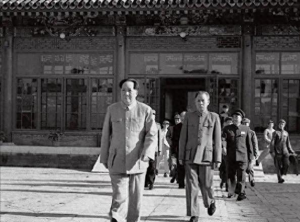 如果毛泽东从未出现过，中国历史的发展走向是否会与实际完全相反呢？
1945年9月