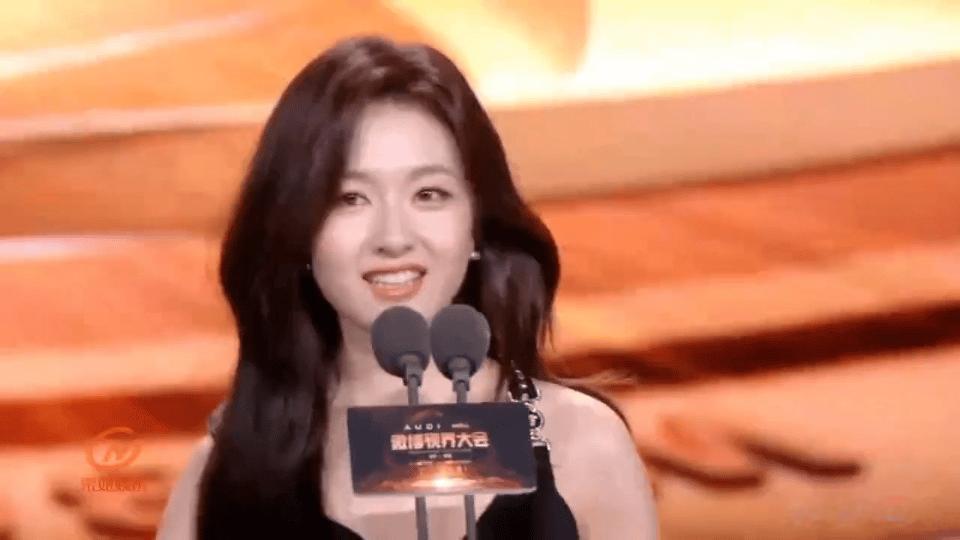 李兰迪发言我都有点智性恋了  听完李兰迪的颁奖词直接心动！吐字清晰又大方，把演员