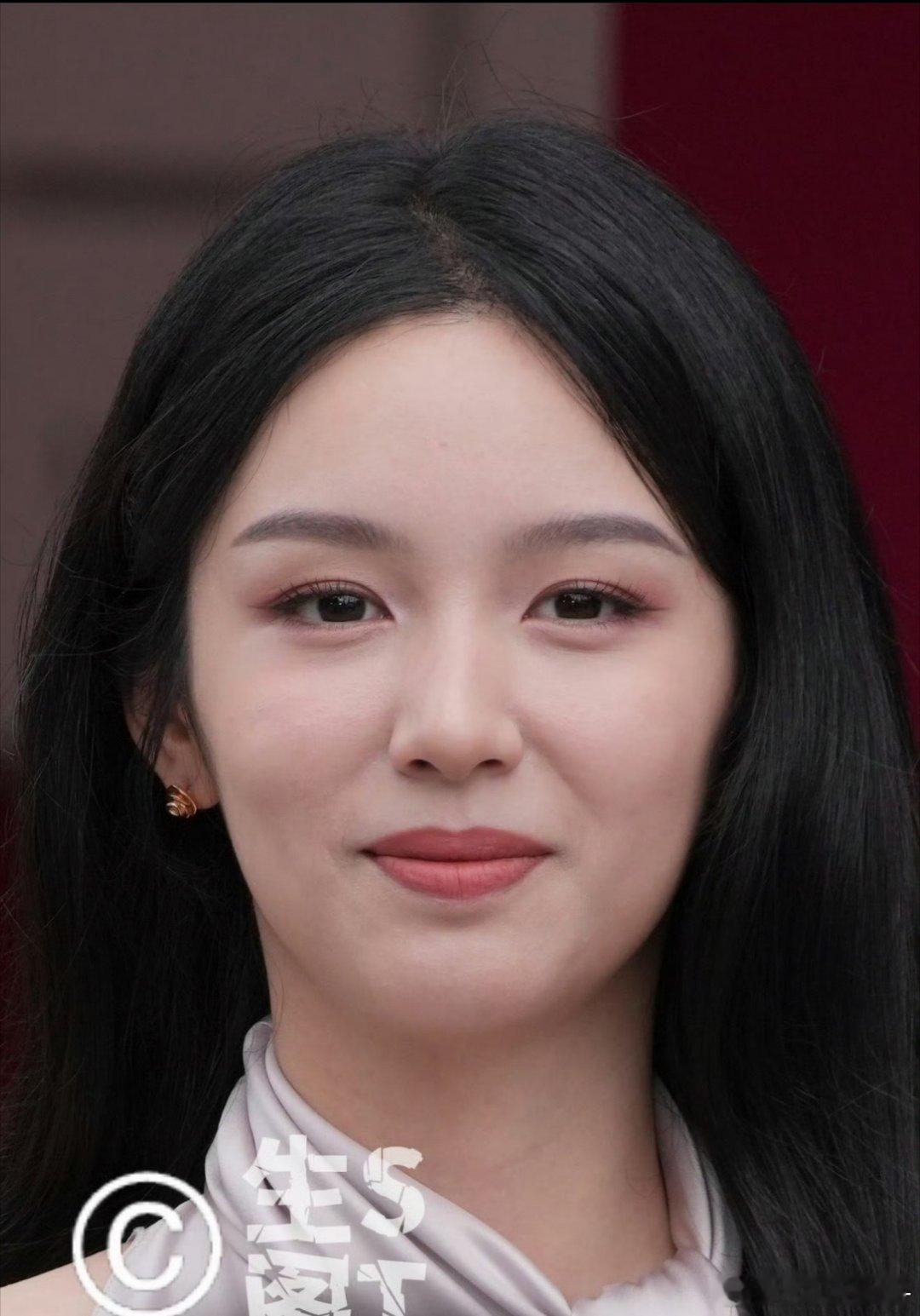 周也年纪轻轻，脸怎么崩了