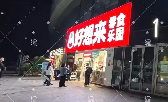 笑死了怎么还跟自己合影cr: 🫘七寸生活 