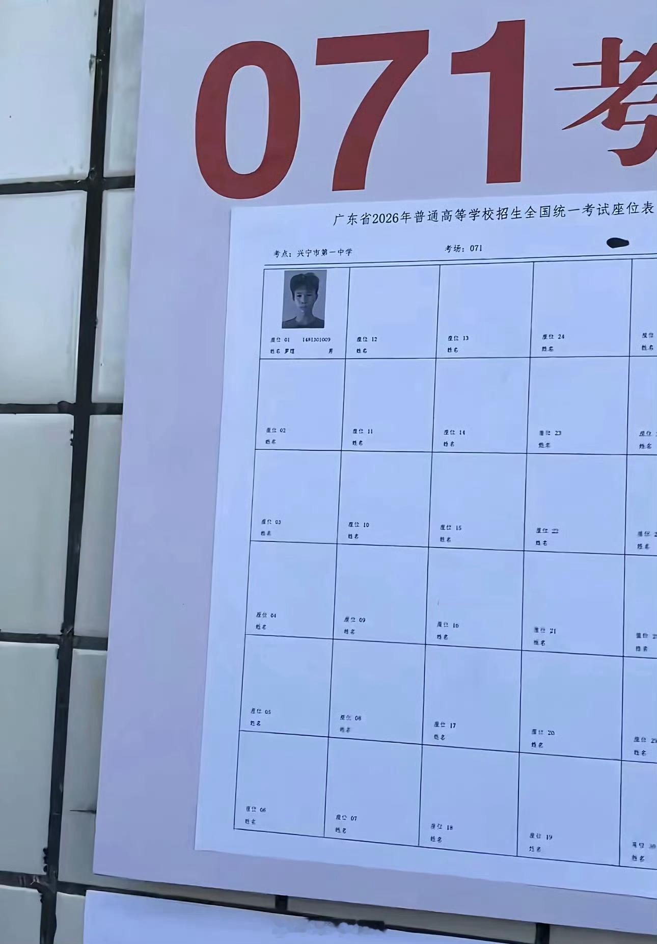 富公哦 高考还包场神仙考场，我以前上学时候考试就喜欢在人少的考场考试，越空旷感觉