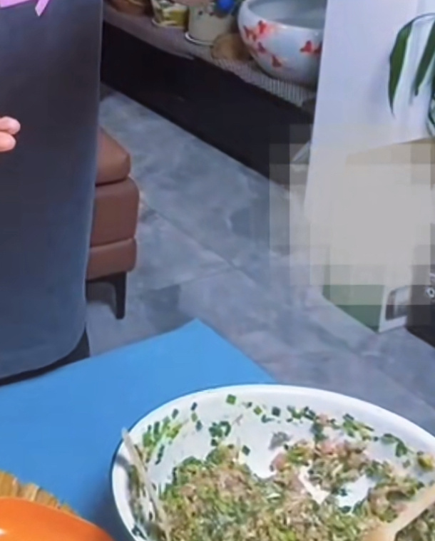 特别好真的特别好 同事发的视频都没打码 妹子发的专门打码了 这两箱一看就是饮品（