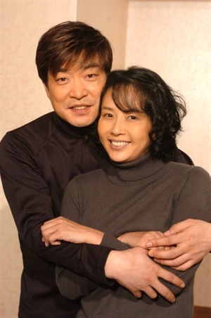 韩剧回顾 玫瑰色人生 首播21周年主演：崔真实、孙贤周、李泰兰、张东植2005.