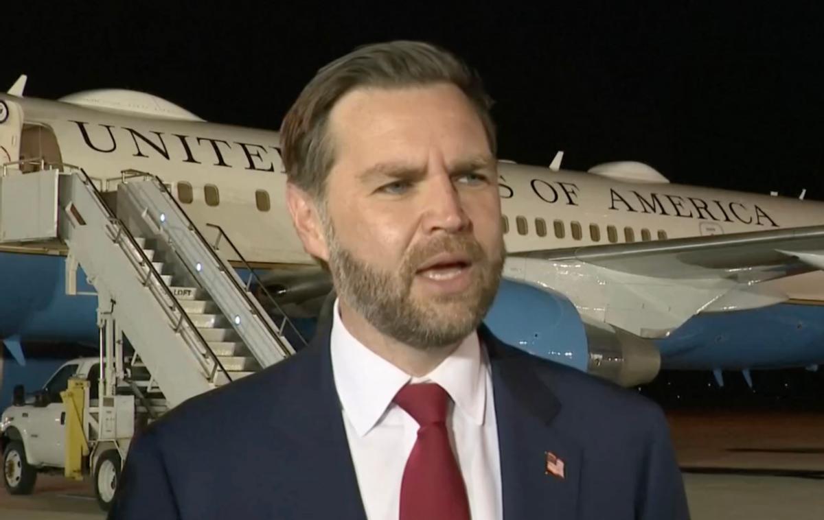 停火不到24小时就破局！伊朗直接"下马威"，万斯刚下飞机怒骂：太蠢！
 
说好的