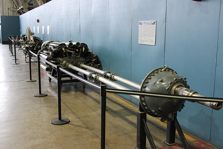 烽火问鼎计划每天认识一件兵器 耦合设计的航空发动机：此类设计试图通过将两台引擎并