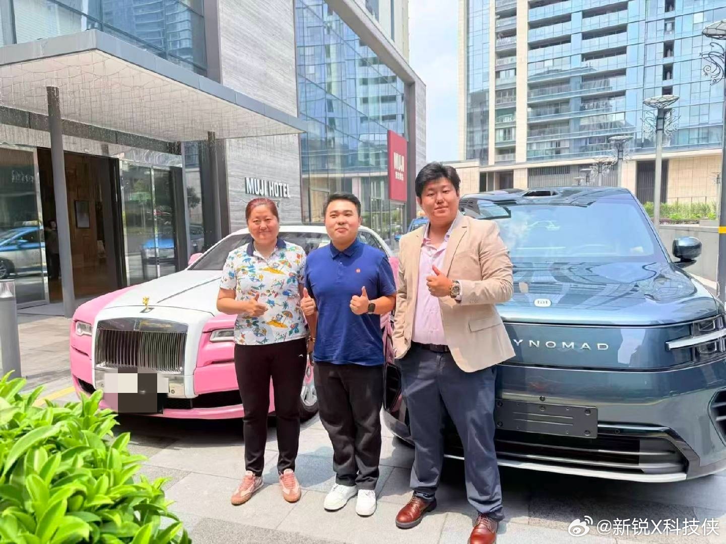 一台车能吸引到香港开劳斯莱斯的大佬下订，足以说明它的产品力不是空谈。车内能够直接