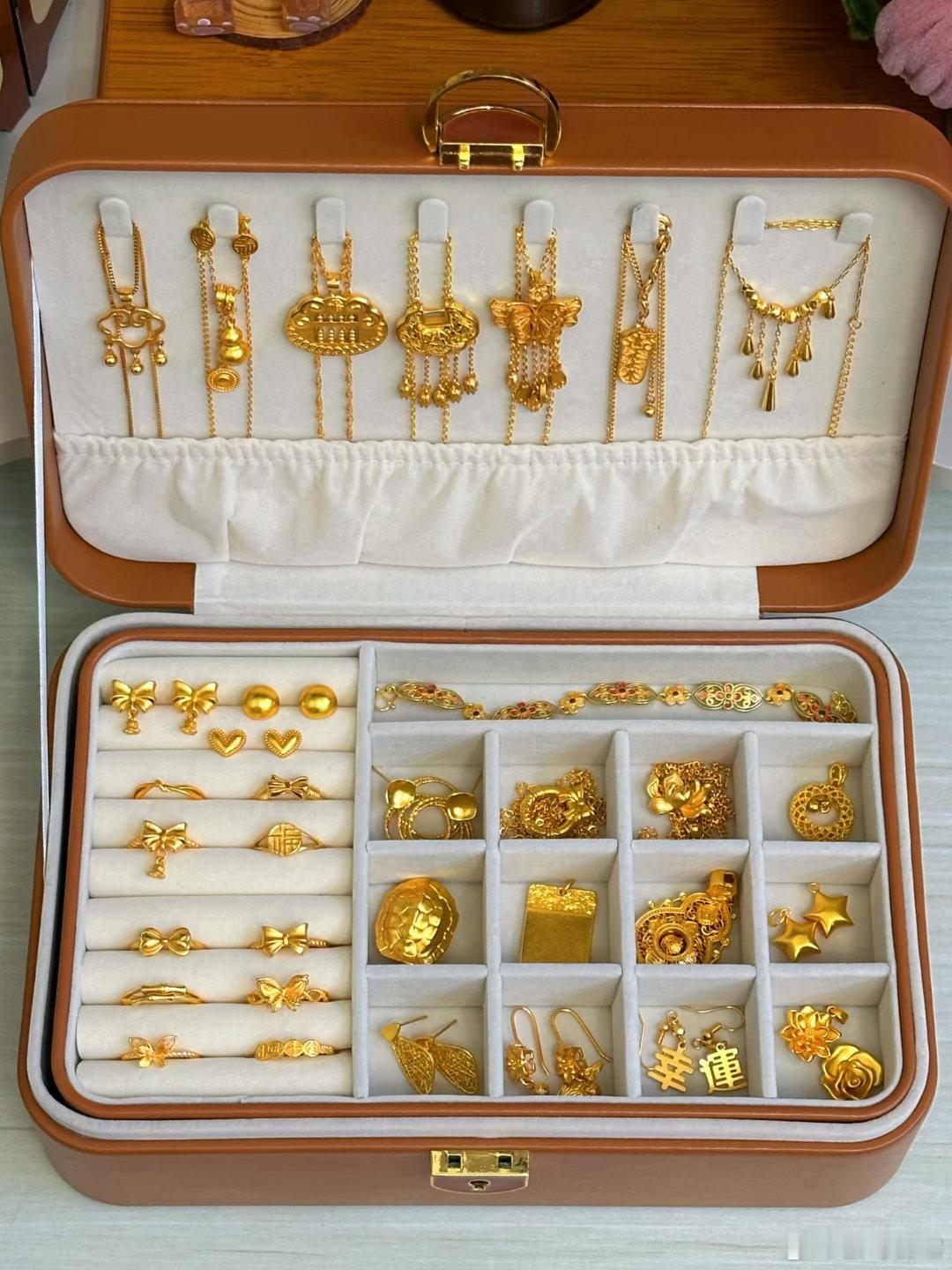 金价暴跌有投资者打算割肉离场   涨的时候追进，跌的时候割肉。金价依然那么高，稍